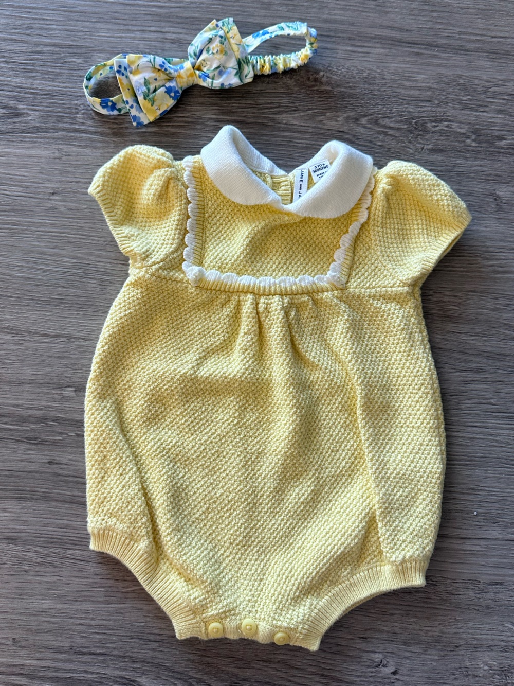 Janie and Jack Yellow Knit Outfit with White Collar w/ matching bow - 3-6 months
